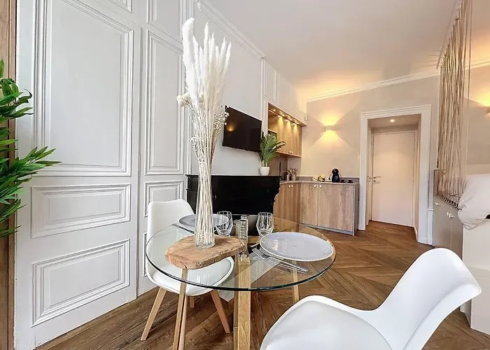 Camilla アパート トロワ